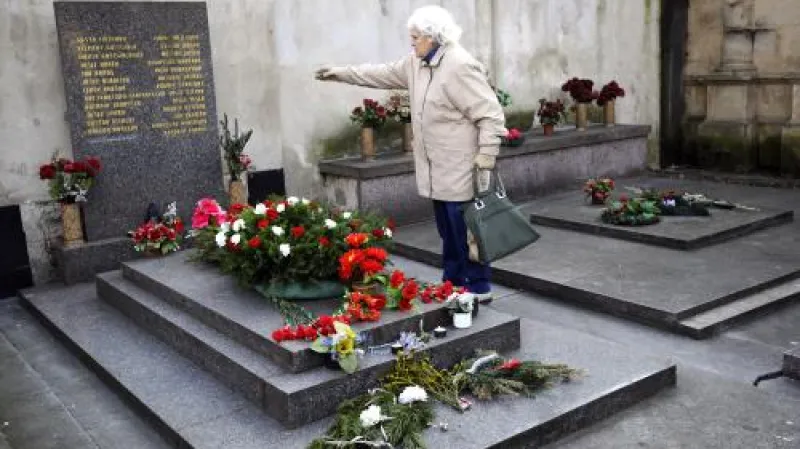 Pieta u hrobu Klementa Gottwalda