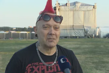 Abych psal, musím být rozzlobený, říká punker Wattie Buchan