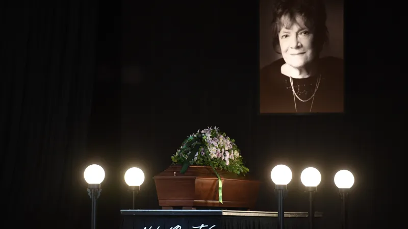 Poslední loučení s Vlastou Chramostovou v Národním divadle