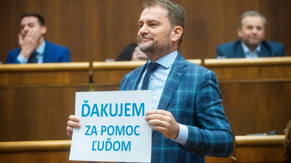 Ministr financí Igor Matovič oslavuje schválení státního rozpočtu na rok 2023