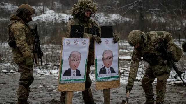 Většina Ukrajinců odmítá volby za války i stažení z Donbasu, ukázal průzkum