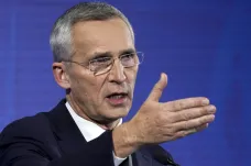 NATO chce odradit Rusko od agrese proti Ukrajině, Stoltenberg mluví o sankcích 