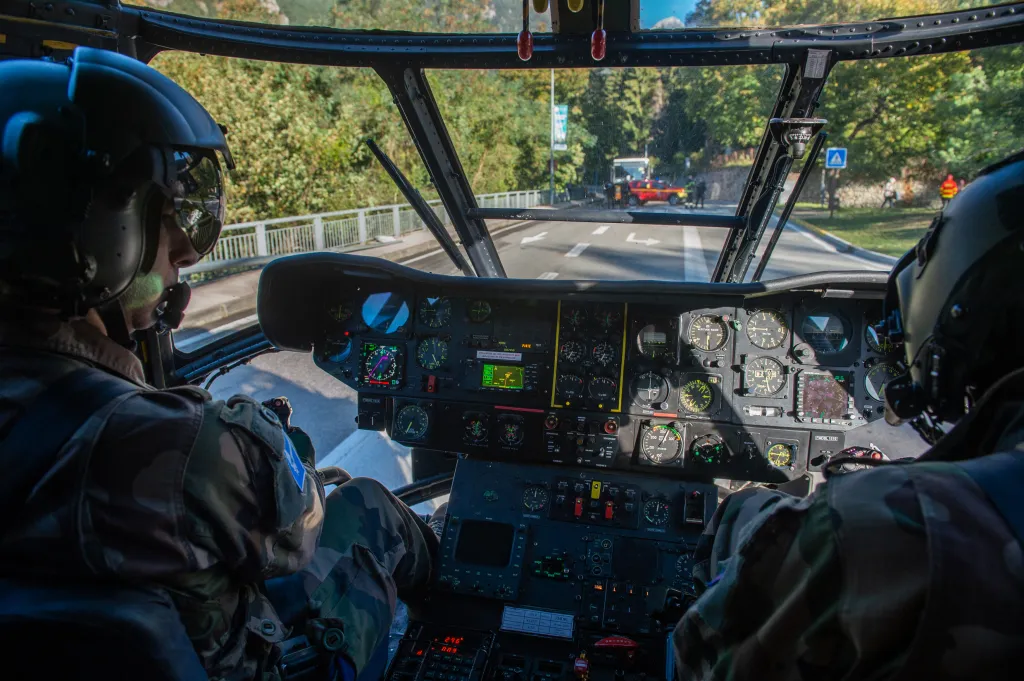 Rozsáhlé záplavy na jihovýchodě Francie a severozápadě Itálie si od pátku vyžádaly nejméně 12 obětí. Pátrání po dalších osobách pokračuje
