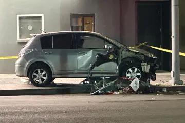 V Los Angeles najelo do davu auto, zraněných je nejméně třicet