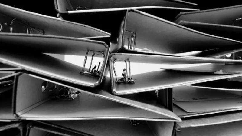 Služební zákon má časový plán – a zpoždění