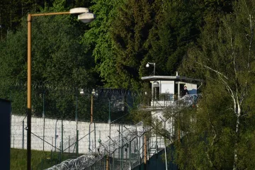 Dozorci z rýnovické věznice stojí před soudem kvůli údajnému svévolnému trestání vězňů