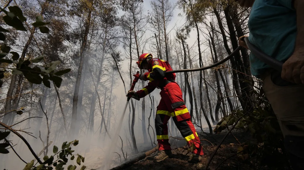 Řecko dál bojuje s požáry, nově  bylo evakuováno preventivně 21 vesnic