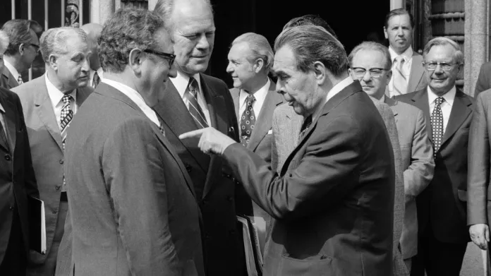 Henry Kissinger, Gerald Ford a Leonid Brežněv (Helsinská konference 1975)