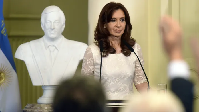 Cristina Fernándezová Kirchnerová odhalila bystu Néstora Kirchnera