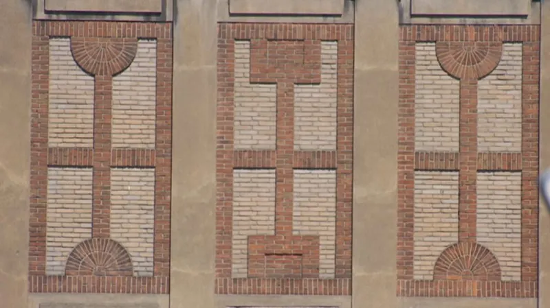 Automatické mlýny v Pardubicích - detail z exteriéru