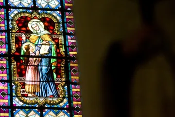 Poslanci jsou pro zdanění církevních náhrad. Tři dny od výročí Února, zdůrazňují katolíci