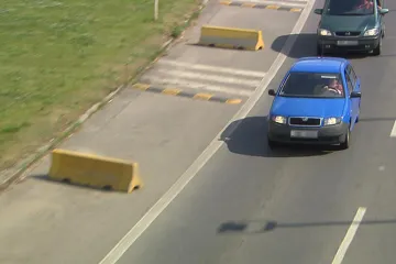 Nová auta stále nejsou „in“, průměr je nad 12 lety