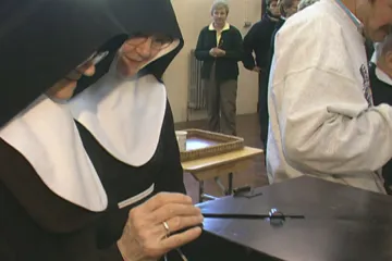 Irové hlasují o snazší cestě k rozvodu. Dosud musely páry dokazovat, že žijí roky odděleně