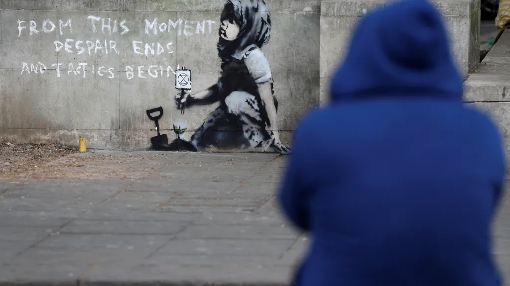Dílo na podporu ekologických aktivistů, které zřejmě vytvořil Banksy