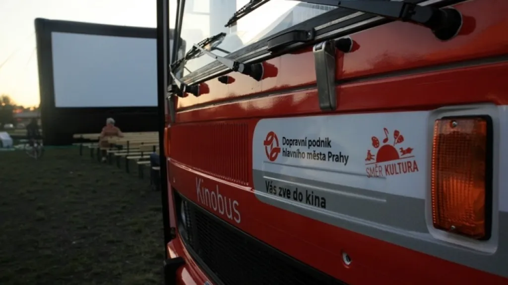 Kinobus pražského dopravního podniku