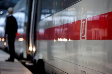 Při železničním neštěstí na jihozápadě Německa zemřelo několik lidí, píše DPA