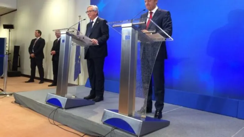 Donald Tusk a Jean-Claude Juncker na závěr summitu EU