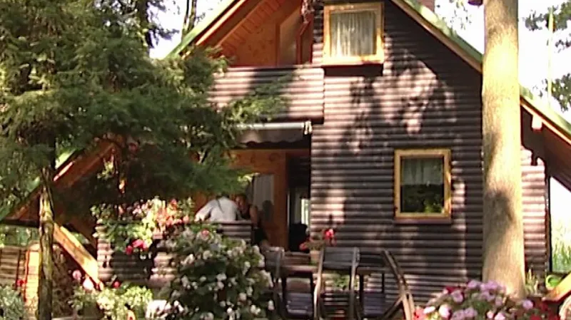 Chata Petra Adamce na archivním snímku