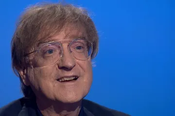 Bratři se mi smáli, to mi pomohlo. Rocker se nesmí brát moc vážně, říká Miro Žbirka