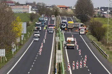 Soud poslal řidiče kamionu za smrt tří lidí do vězení na dva a půl roku