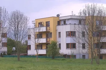 Obce chtějí víc nájemního bydlení, scházejí jim ale pozemky. Stát už vytipoval některé lokality