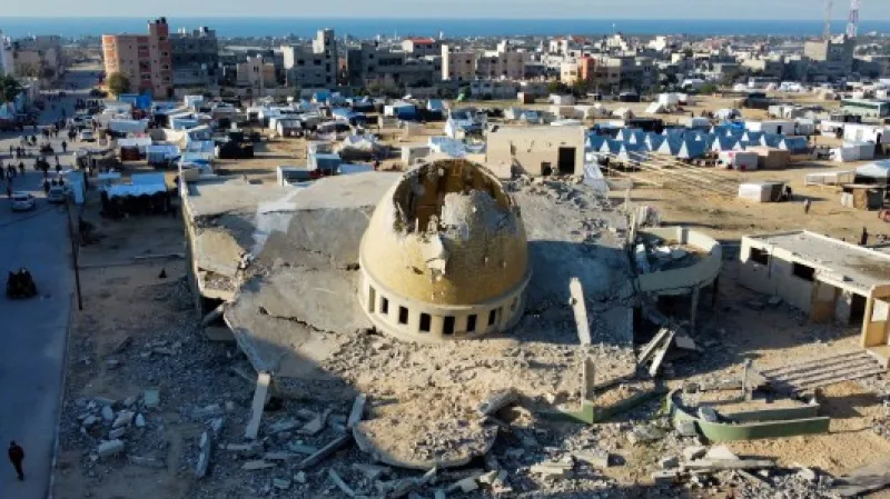 Útoky poškozená mešita v Chán Júnis v Pásmu Gazy leží v ruinách,  Autor: Mohammed Salem,  Zdroj: Reuters