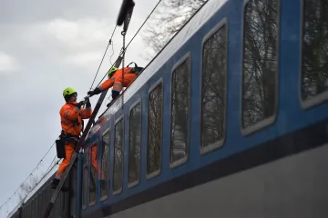 Po vichřici pojišťovny evidují škody za desítky milionů korun, energetici odstranili většinu poruch