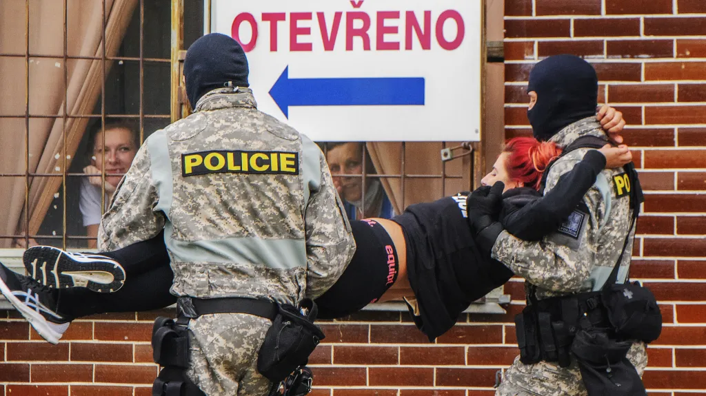 Zásah policie u jatek v Mirovicích