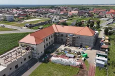 Tři roky po ničivém tornádu na jižní Moravě ještě pokračují opravy