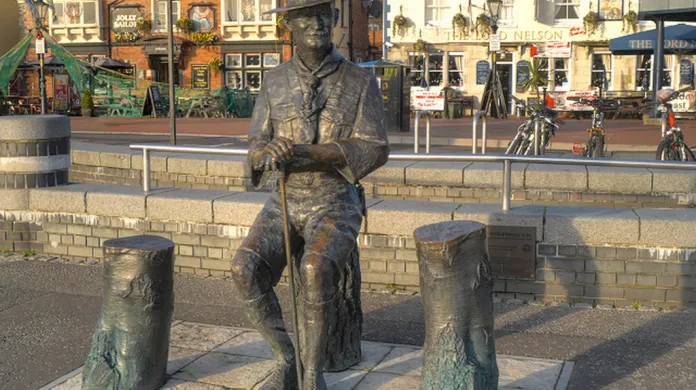 Pomník Roberta Badena Powella v Poole Quay v hrabství Dorset