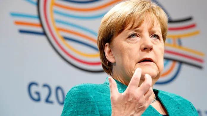 Angela Merkelová tlumočí novinářům závěry summitu G20