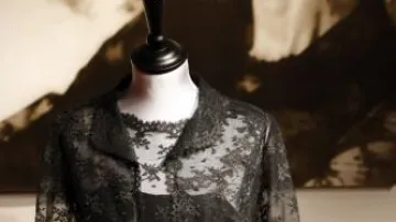 Do aukce jdou šaty a osobní věcí Audrey Hepburnové