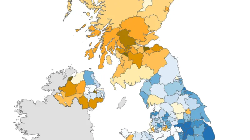 Výsledky referenda o brexitu. Modrá znamená převahu příznivců odchodu z EU