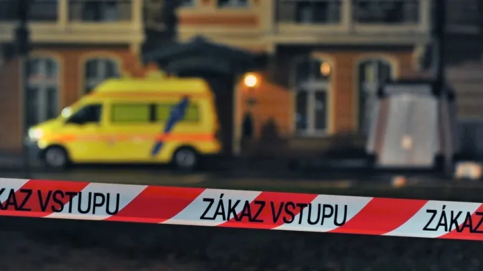 Z Karlových Varů odvezli zdravotníci ženu s podezřením na ebolu