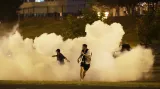 Běloruská policie používá proti protestujícím slzný plyn