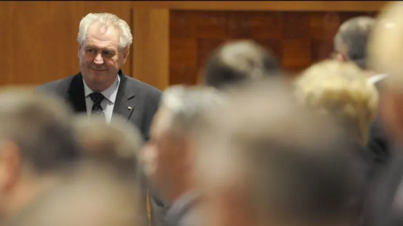 Zeman doporučil v Senátu změnu volebního systému