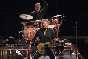 Bruce Springsteen podeváté v čele britské hitparády