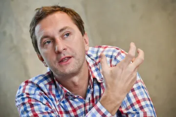 Méně peněz neziskovkám na boj proti korupci. Možná je to odveta za naši práci, říká Ondráčka