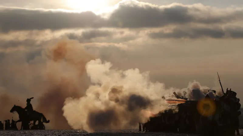 S východem rudého slunce začaly boje