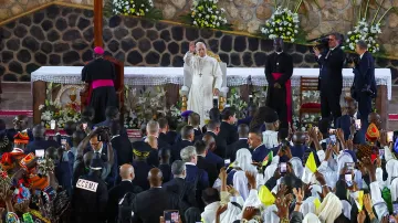 Papež Lev XIV. v katedrále svatého Josefa v Bamendě