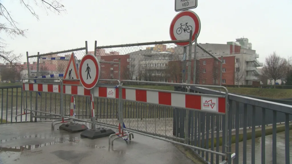 Uzavřená lávka v Kroměříži