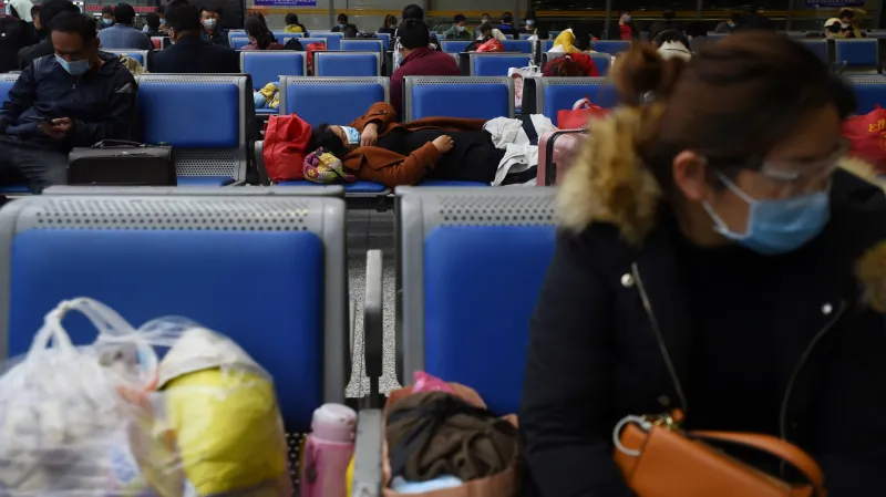 Cestující na wu-chanském letišti