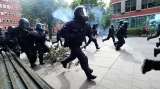 Policie zasahuje proti demonstrantům v Hamburku