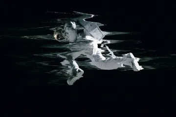 Filmová upoutávka týdne: K hranici Sluneční soustavy a ještě dál. Do raketoplánu usedá Brad Pitt