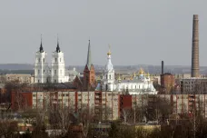 Rusy v Lotyšsku rozděluje postoj k válce. Vedení země považuje jejich část za bezpečnostní riziko