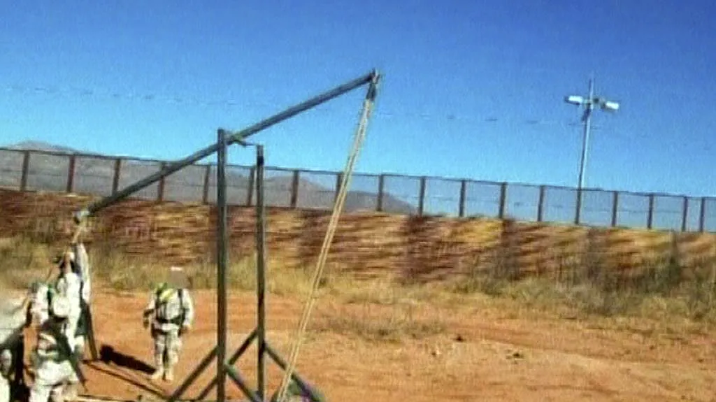 Mexická armáda zabavila katapult na drogy