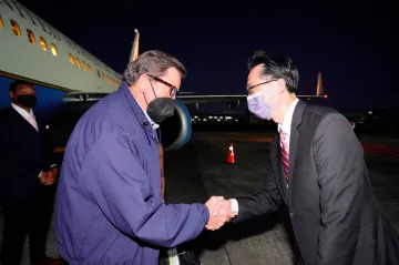 Američtí kongresmani na Tchaj-wanu narušují suverenitu Číny, tvrdí Peking
