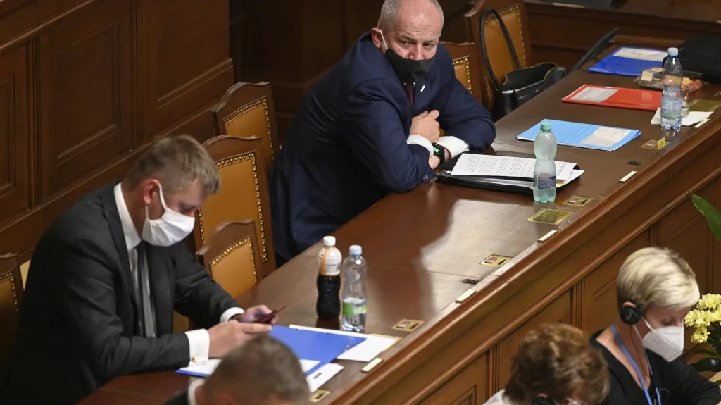 Tomáš Petříček a Roman Prymula ve sněmovně