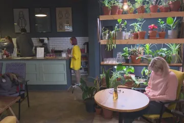 Petrohradská kavárna dává šanci postiženým, kteří jinak v Rusku hledají práci jen obtížně