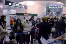 Itálie začala testovat na covid všechny cestující z Číny, Unie teď plošné kroky nechystá